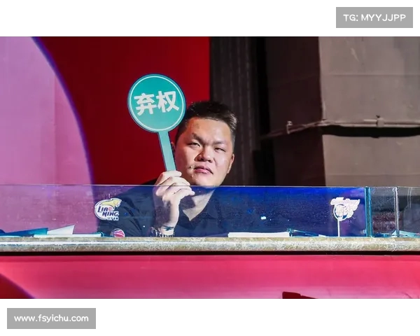 选秀大会惊现“大方脑袋”,静雨背后的神秘面纱揭开! 选秀大会惊现“大方脑袋”,静雨背后的神秘面纱揭开!